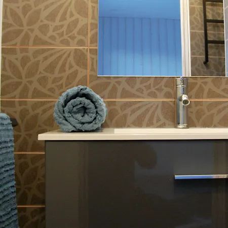 לינה וארוחת בוקר Donosti D'hotes לנטון