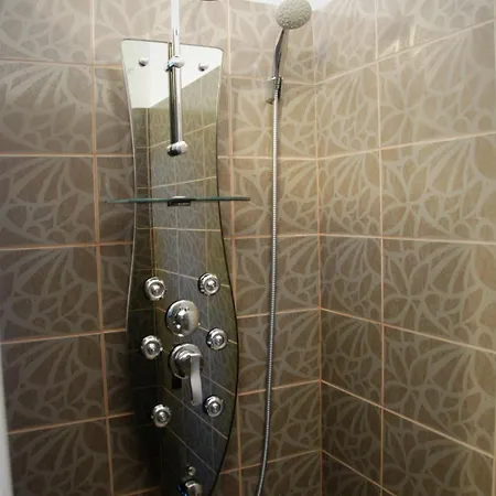 לינה וארוחת בוקר Donosti D'hotes 3*