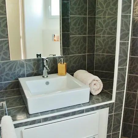 Donosti D'hotes לינה וארוחת בוקר לנטון