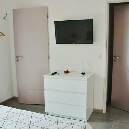 לינה וארוחת בוקר Donosti D'hotes לנטון